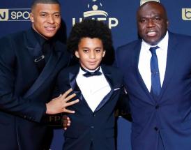 Ethan Mbappè con il fratello ed il papà