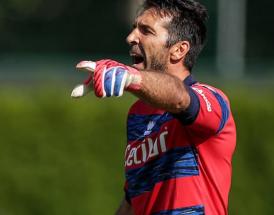 Buffon con la maglia del Parma