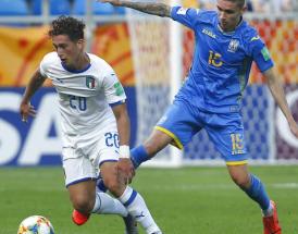 Esposito con la maglia della Under 20