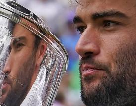 Berrettini con il trofeo del Queen's