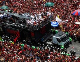 La folla festeggia il Flamengo