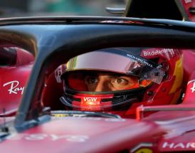 Sainz dentro la Ferrari