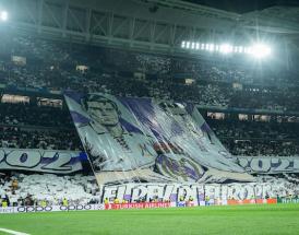 La scenografia degli Ultras del Madrid per il ritorno degli ottavi di Champions contro il Lipsia