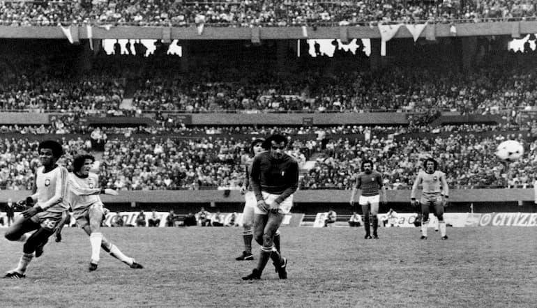 Il gol del brasiliano Dirceu all'Italia nel 1978!