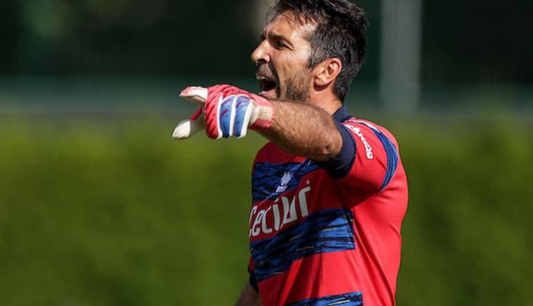 Buffon con la maglia del Parma