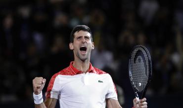 Novak Djokovic festeggia la vittoria su Borna Coric nell'ultima finale 