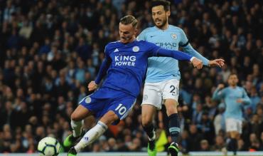 David Silva in pressione su Maddison del Leicester