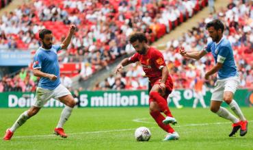 Salah protegge la sfera durante il Community Shield