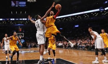 Una stoppata di Henry Sims ai tempi di Brooklyn