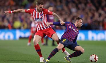 Un contrasto di gioco tra Atletico e Barcellona