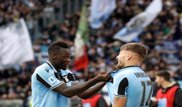 Caicedo esulta con Immobile sotto la Nord!