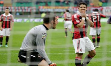 La delusione di Pato dopo un calcio di rigore sbagliato contro la Fiorentina!