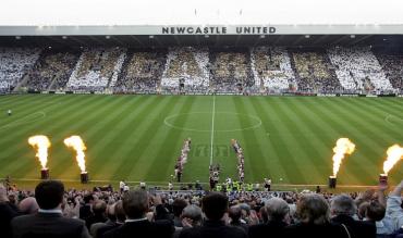 Il St James' Park stracolmo per l'ultima di Shearer!