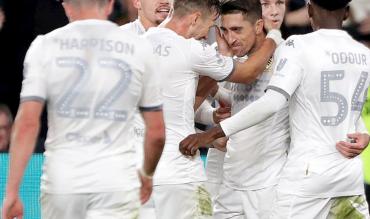 Pablo Hernandez festeggia un gol con i compagni del Leeds!