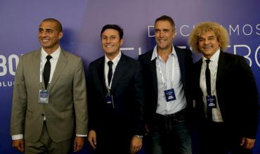 Una foto di gruppo al Conmebol Museum Hall! 