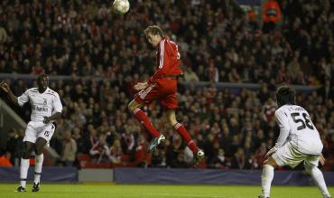 Peter Crouch realizza nel 2007 lo storico gol dell'8-0 al Besiktas!