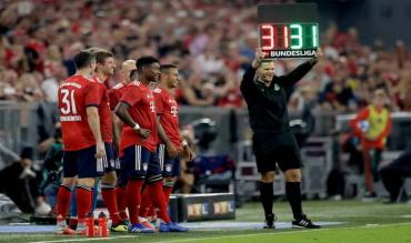 Un gruppo di giocatori del Bayern pronto ad entrare in campo