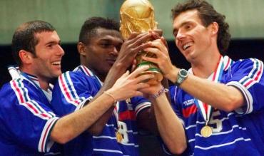 Laurent Blanc con la Coppa del Mondo del 1998!