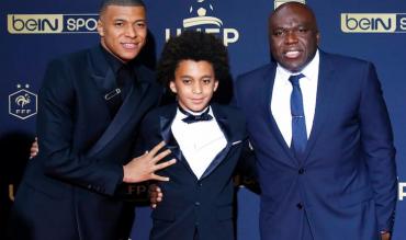 Ethan Mbappè con il fratello ed il papà