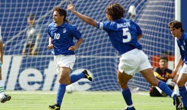 USA '94: Roberto Baggio esulta dopo il gol in semifinale 