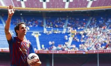 Cesc Fabregas il giorno del ritorno a Barcellona