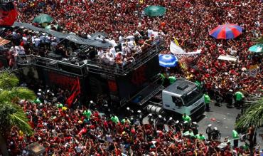 La folla festeggia il Flamengo