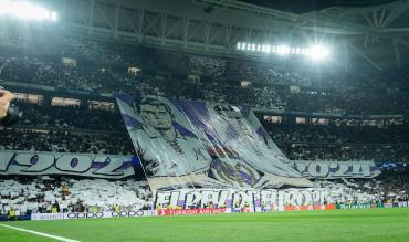 La scenografia degli Ultras del Madrid per il ritorno degli ottavi di Champions contro il Lipsia