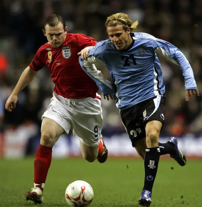Forlan in amichevole contro l'Inghilterra nel 2006!