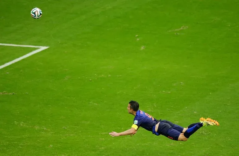 L'incredibile gol di Robin van Persie alla Spagna