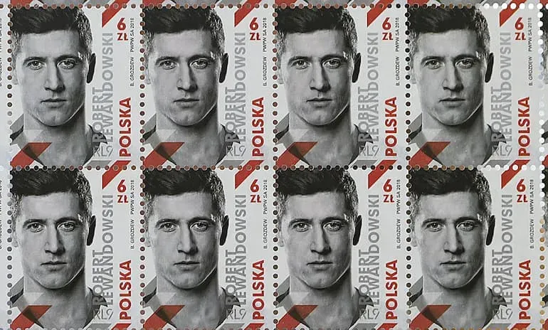 Il francobollo per bomber Lewa!