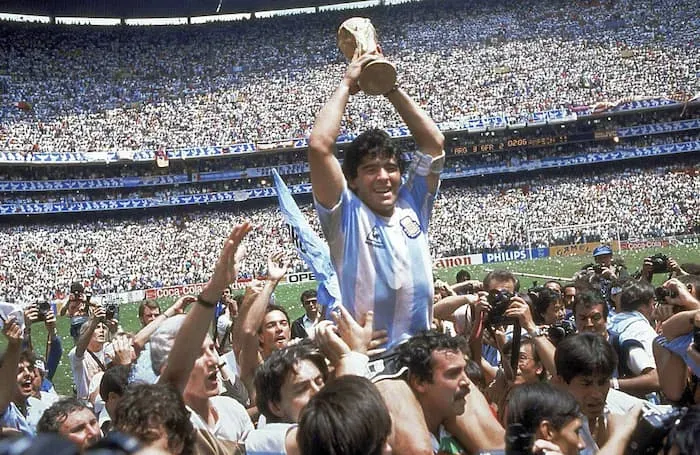 Diego con la Coppa a Città del Messico!