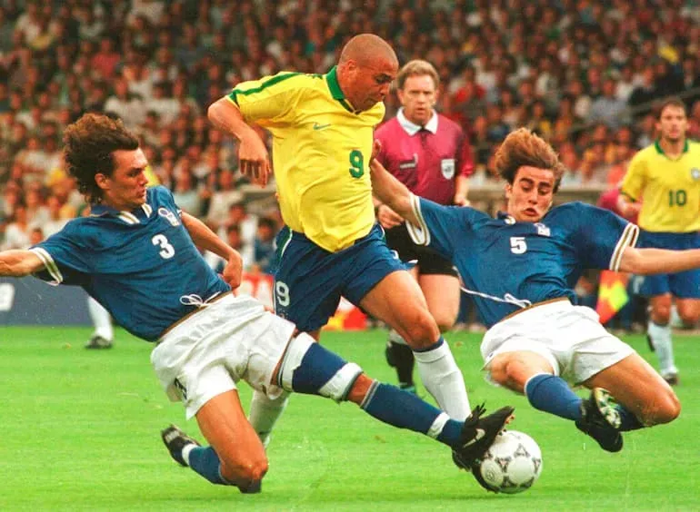 Maldini in scivolata sul Fenomeno