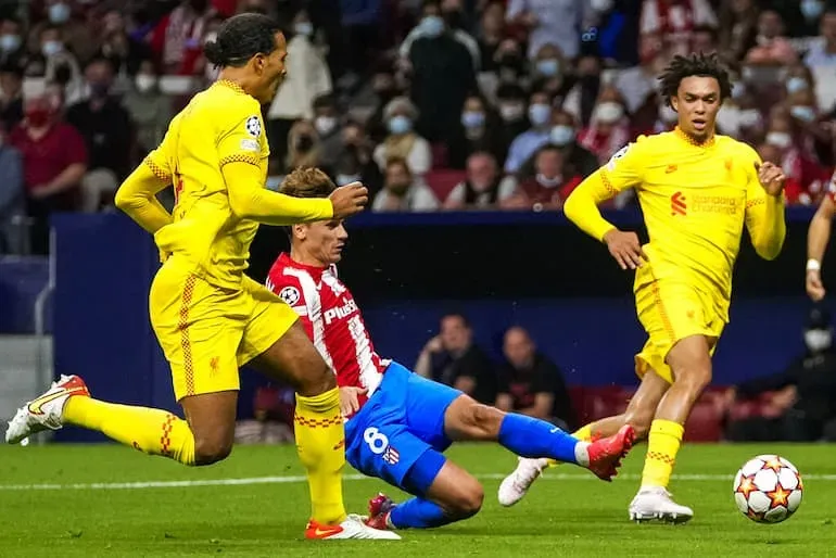Il gol in spaccata al Liverpool!