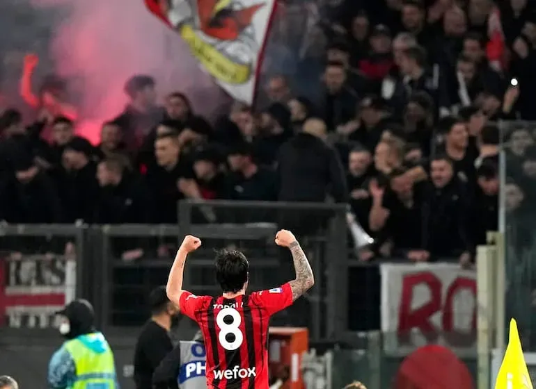 Tonali esulta con i suoi tifosi!