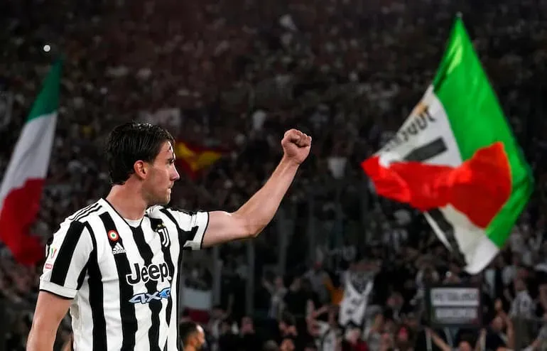 Vlahovic durante la finale 2022 di Roma