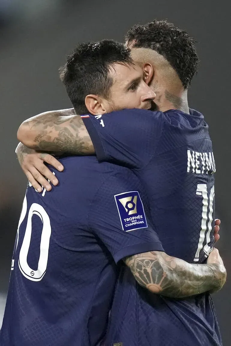 L'abbraccio tra i due campioni sudamericani!