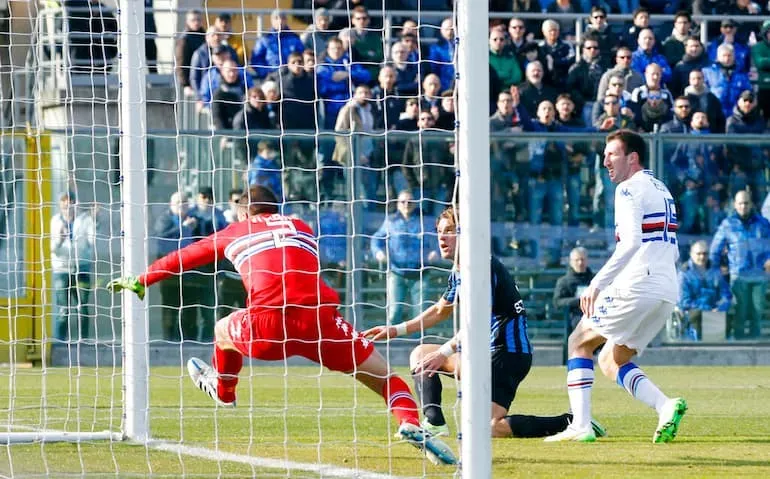 Stendardo contro la Samp