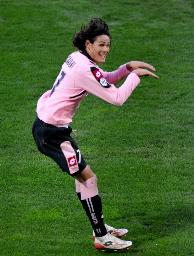 Cavani esulta in maglia rosanero!