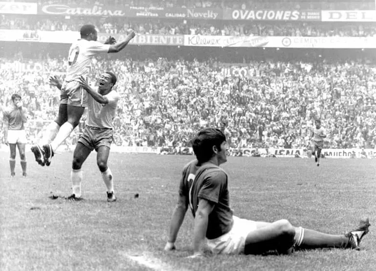Pelé esulta a Città del Messico!