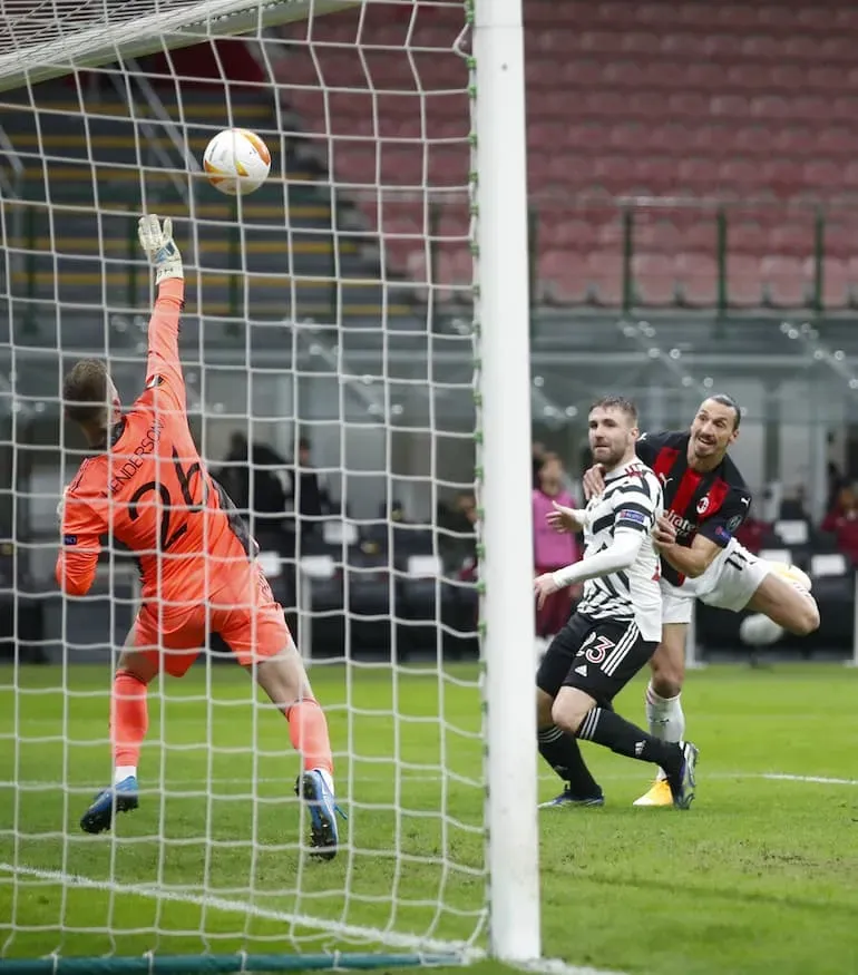 Un colpo di testa di Ibra!