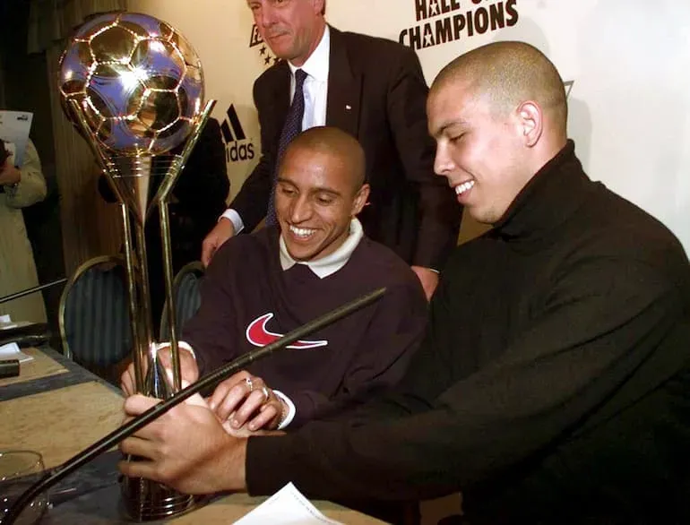 Ronaldo con Roberto Carlos!