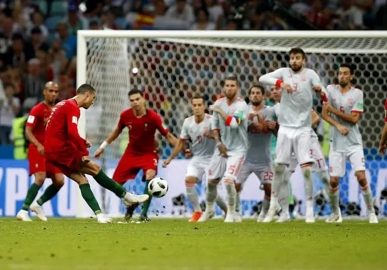 Uno dei tre gol di CR7 alla Spagna