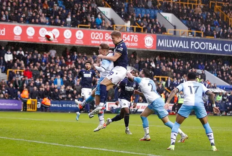 Un'immagine del derby tra Millwall e Crystal Palace