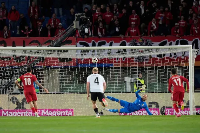Hakan Calhanoglu rigorista infallibile