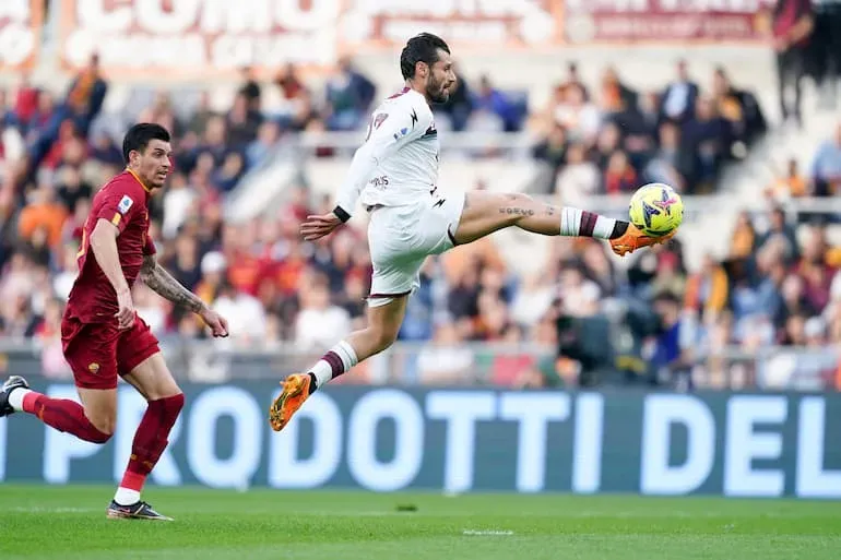 Un pregevole stop aereo dello straordinario Antonio Candreva