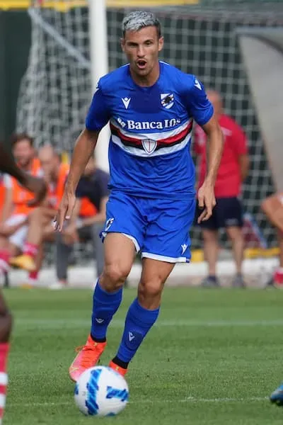 Verre con la maglia della Samp
